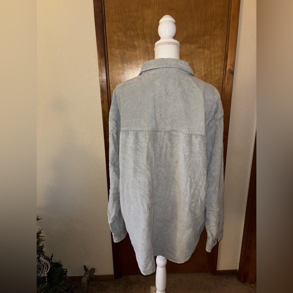 American Eagle Light Gray Corduroy Shirt - Picture 4 of 9